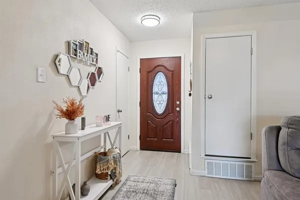 $2,800 | 2106 Avalon Lane, Arlington, TX 76014