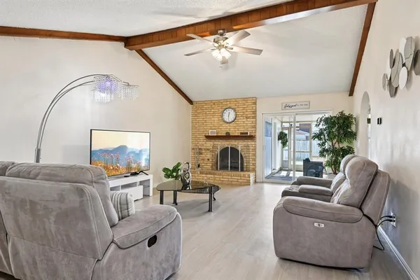 $2,800 | 2106 Avalon Lane, Arlington, TX 76014