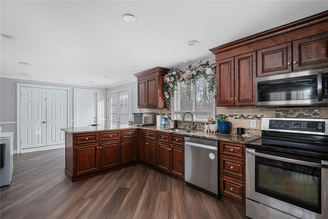 233 Sisson Road Coventry, RI 02827 - Photo 14 of 33