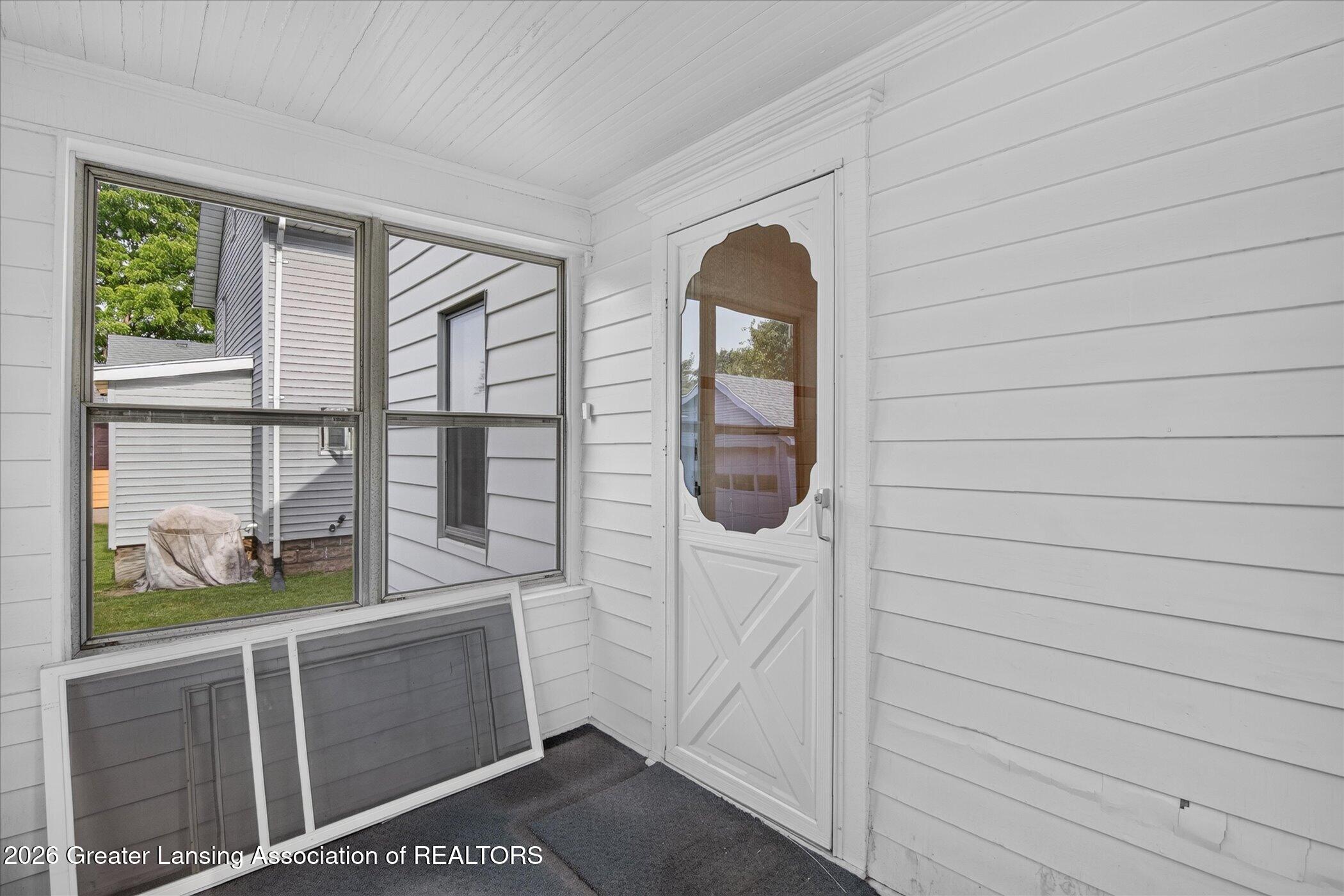 709 Rock Street Jackson, MI 49202 - Photo 42 of 53 43-709-Rock-St-WindowStill