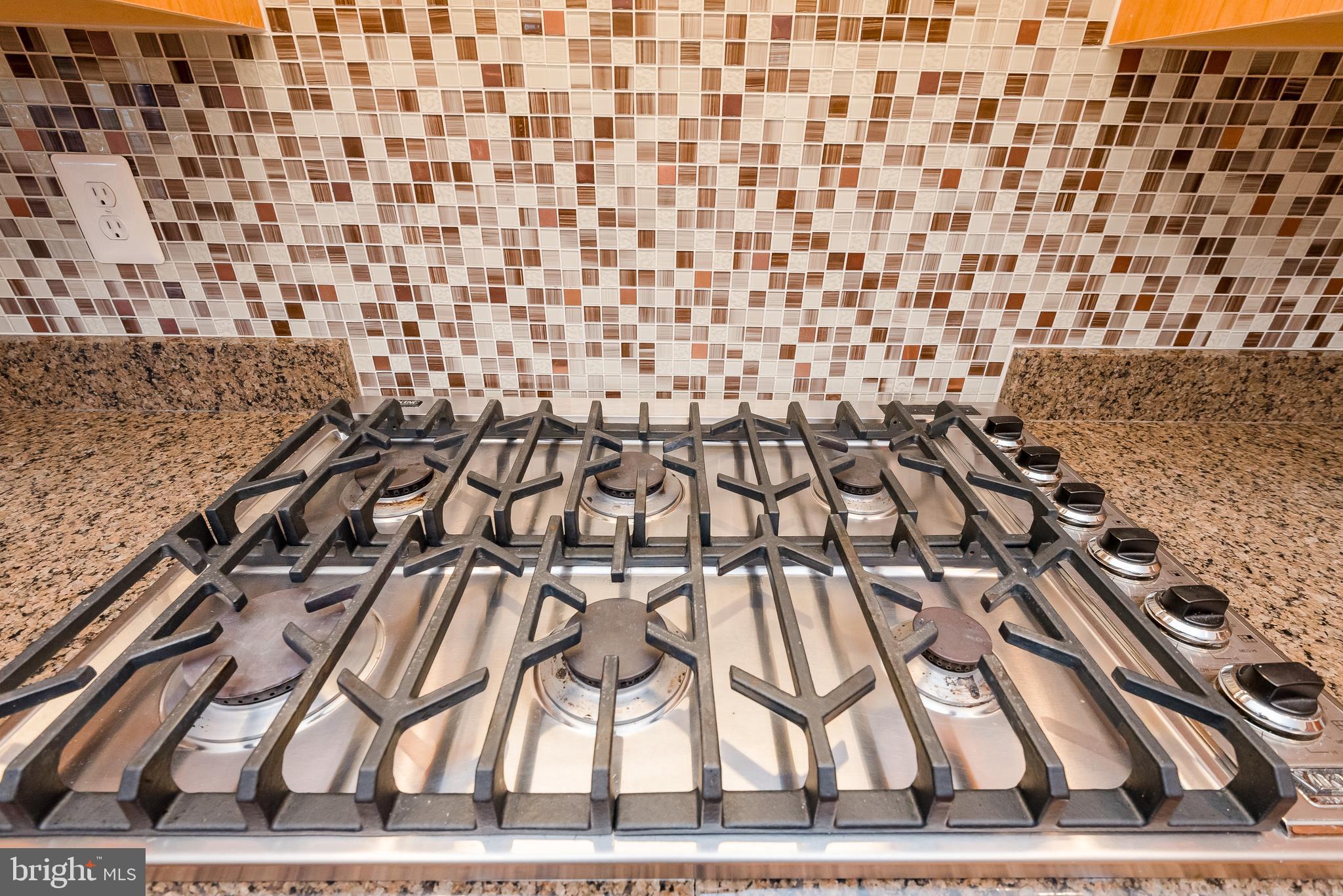 2703 Merlot Lane Annapolis, MD 21401 - Photo 8 of 63 Viking Natural gas Cooktop