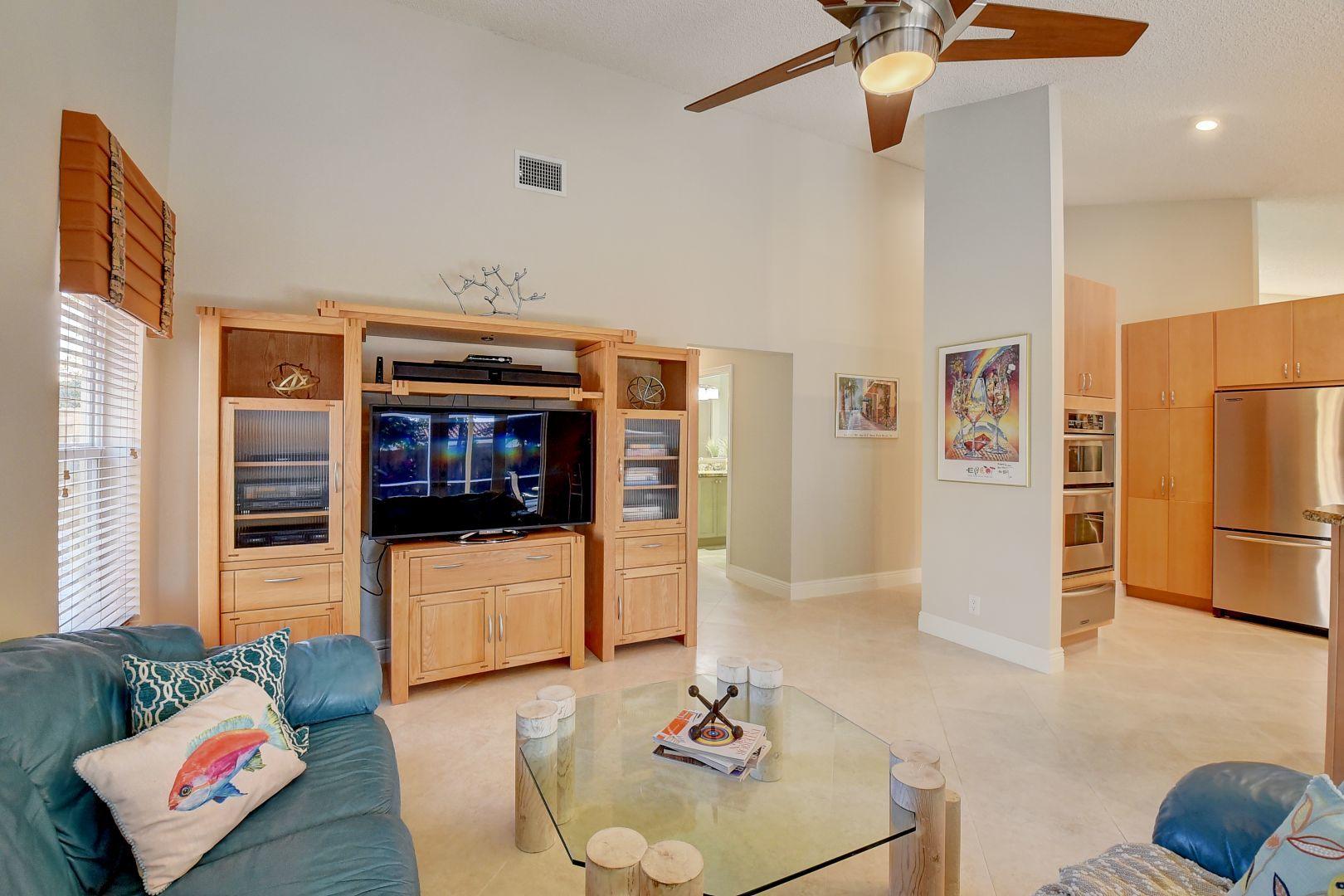1322 Southwest 3rd Street Boca Raton, FL 33486 - Photo 10 of 38 Family Room