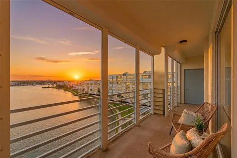 $800,000 | 7932 Sailboat Key Boulevard South, Unit 701, South Pasadena, FL 33707