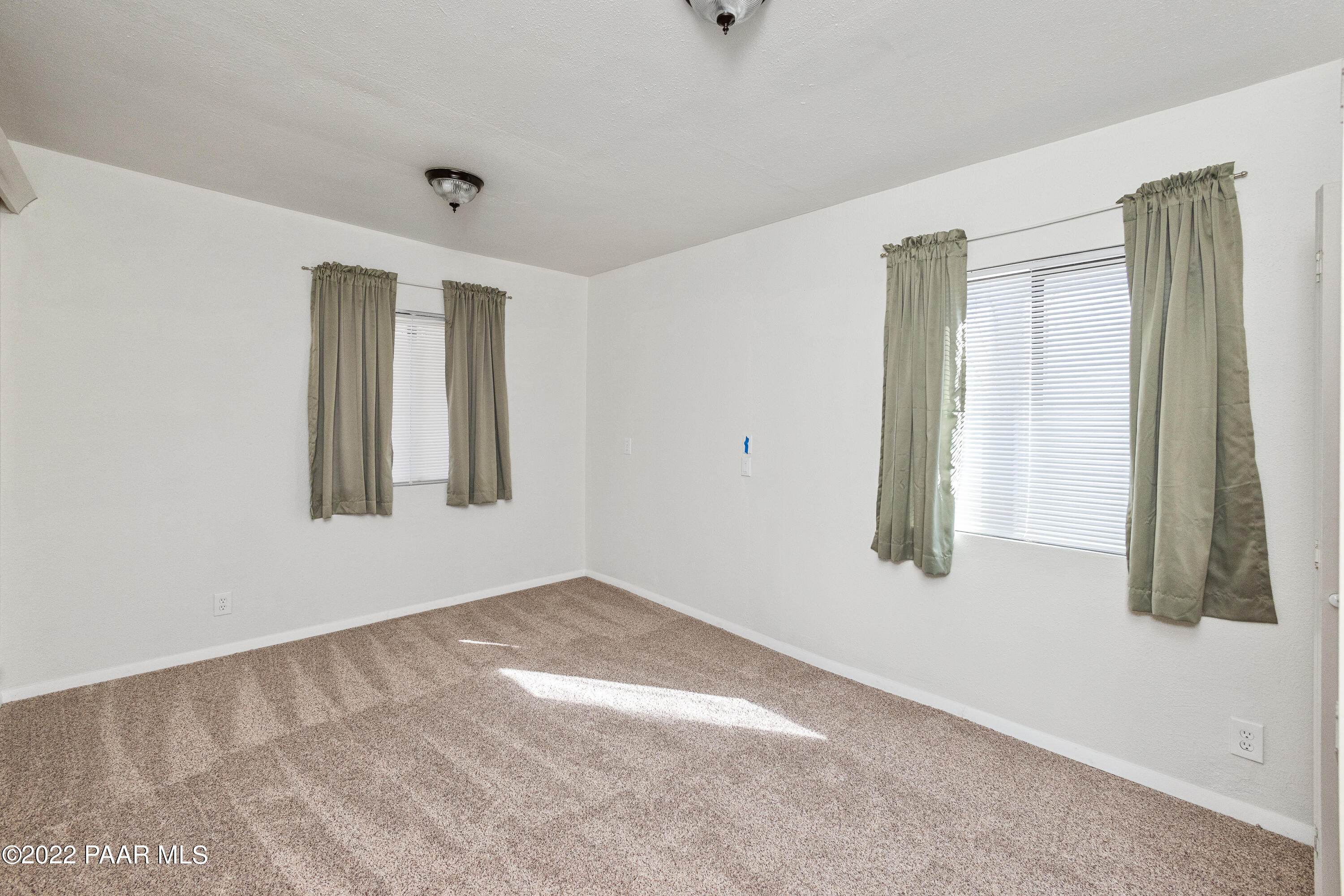 463 Antelope Run Road Paulden, AZ 86334 - Photo 17 of 26 an empty room with windows and closet