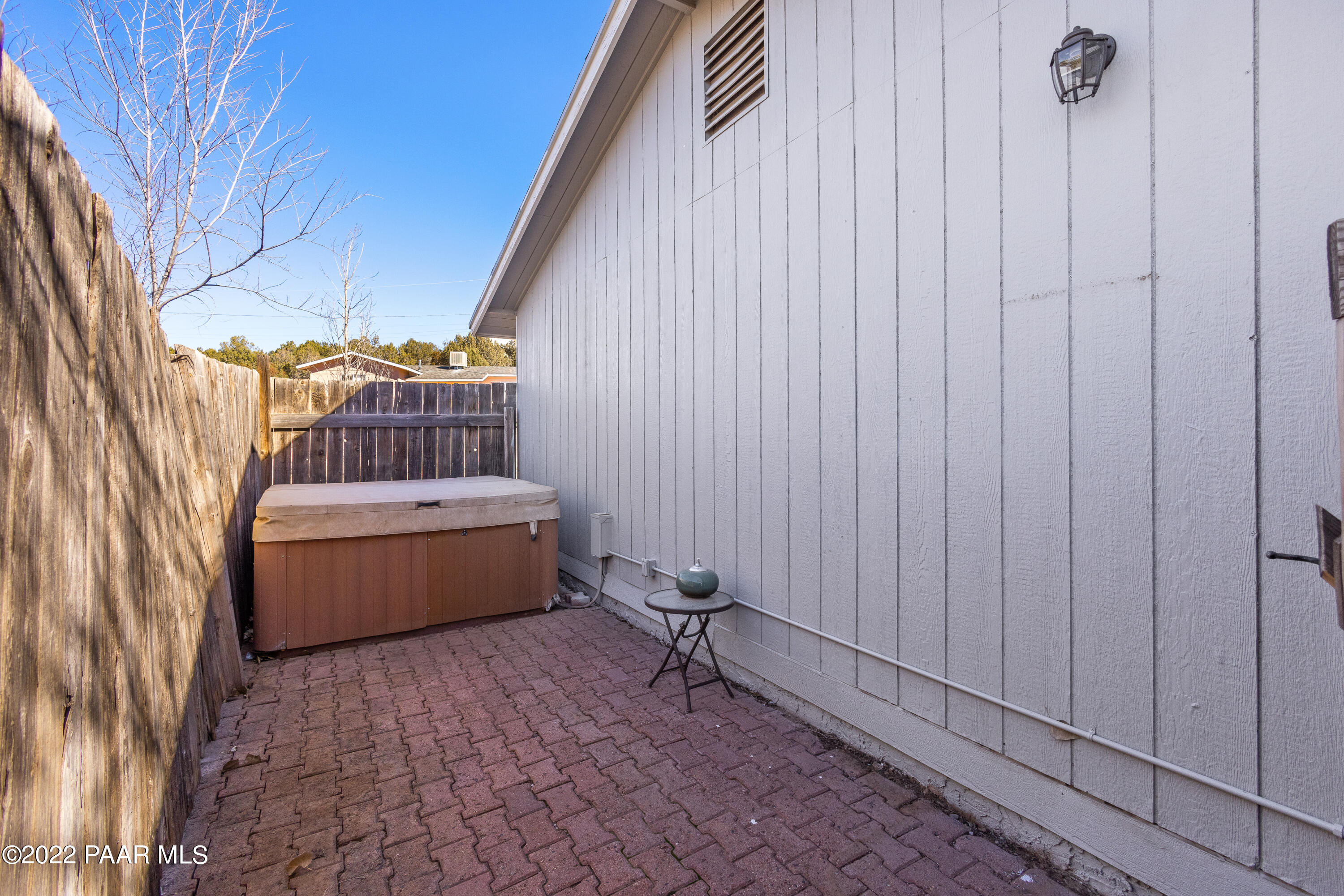463 Antelope Run Road Paulden, AZ 86334 - Photo 21 of 26 a room with a couch and a window
