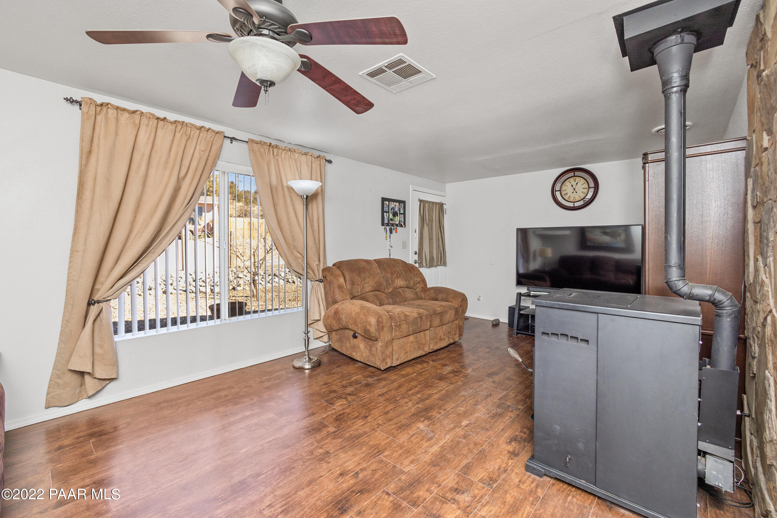 463 Antelope Run Road Paulden, AZ 86334 - Photo 8 of 26 a living room with furniture and a flat screen tv