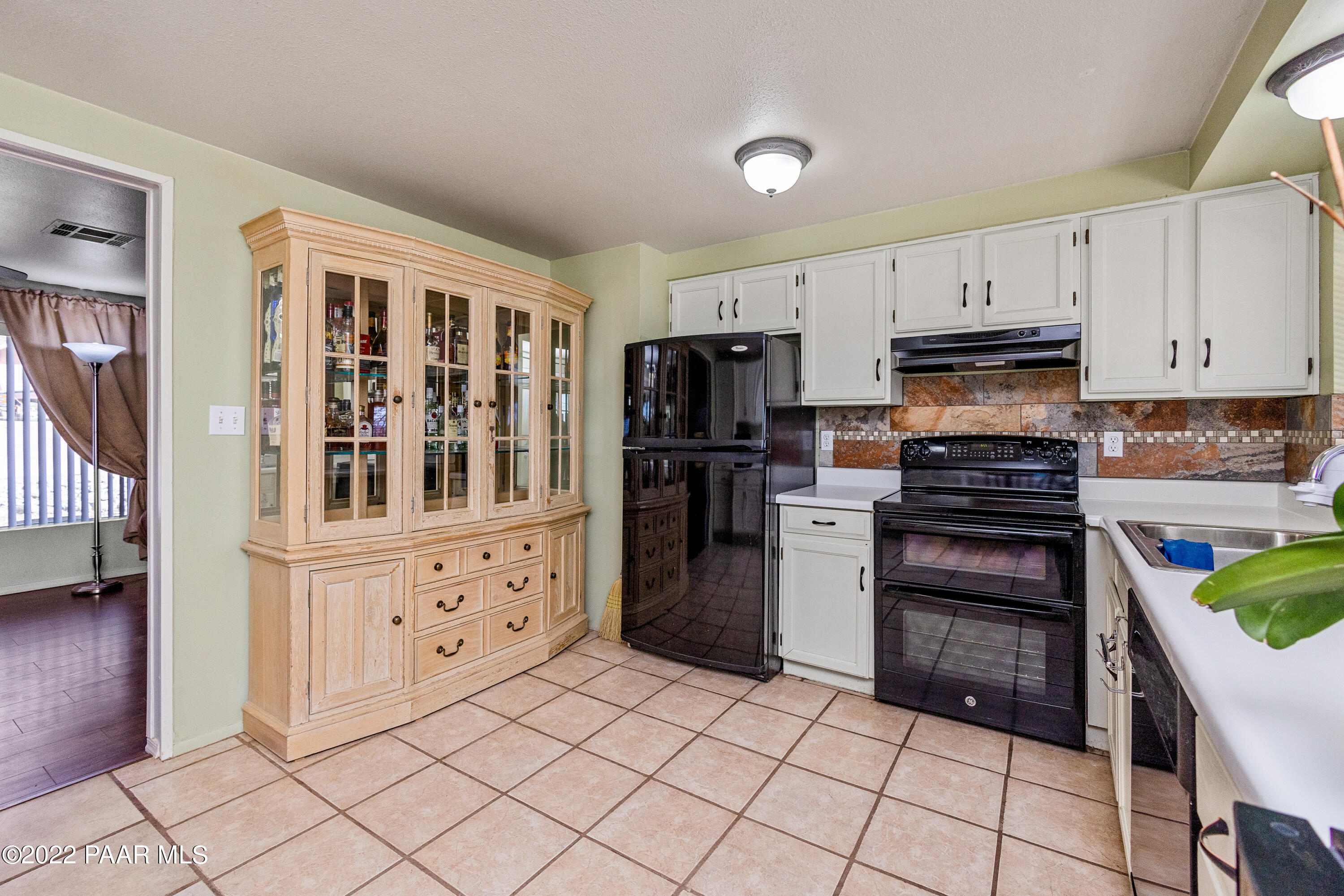 463 Antelope Run Road Paulden, AZ 86334 - Photo 9 of 26 a kitchen with granite countertop a refrigerator and a stove top oven