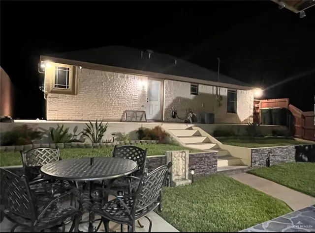 a view of a fountain in front of the house