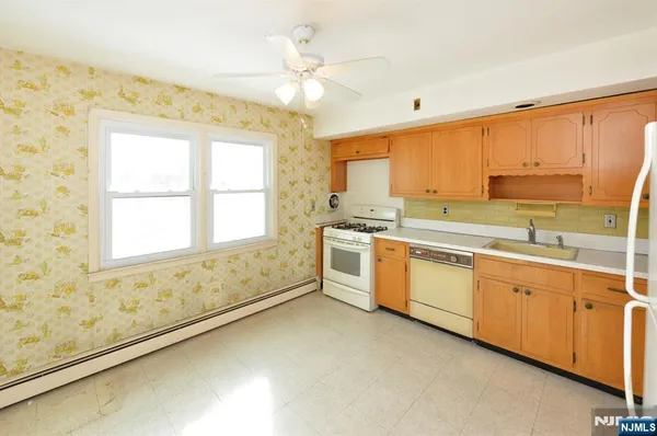 $650,000 | 130 Washington Avenue, New Milford, NJ 07646