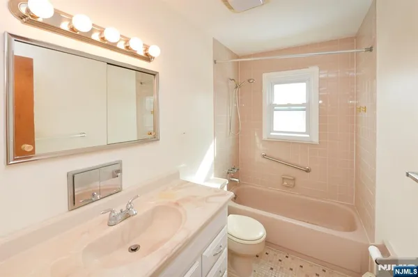 $650,000 | 130 Washington Avenue, New Milford, NJ 07646