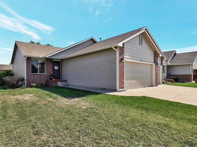 $259,900 | 1945 East Cedar Tree Court, Park City, KS 67219
