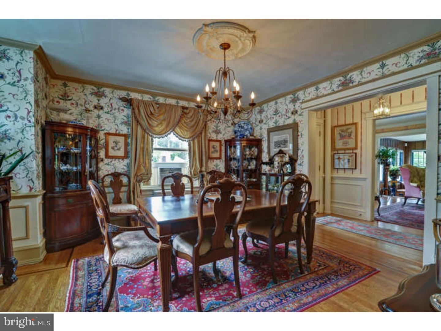 31 Richey Place Trenton, NJ 08618 - Photo 4 of 25 Dining Room