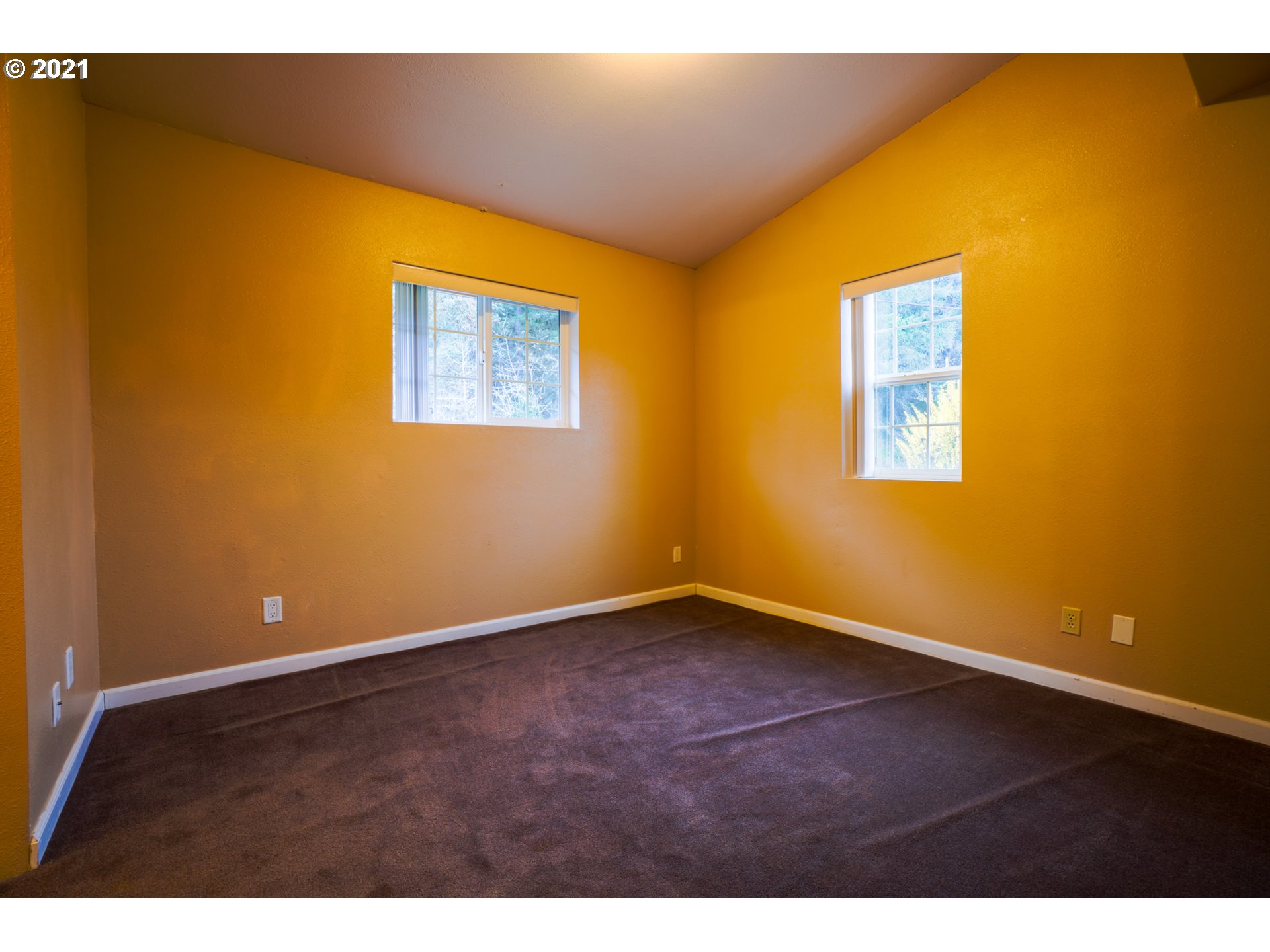 1579 South Side Road Sutherlin, OR 97479 - Photo 13 of 31 a view of an empty room with a window