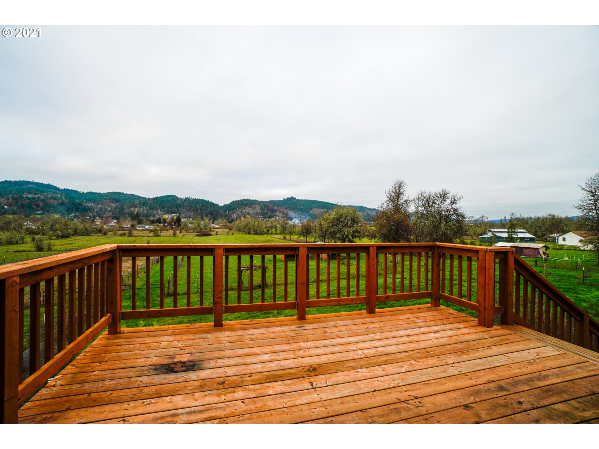 1579 South Side Road Sutherlin, OR 97479 - Photo 20 of 31 a terrace view