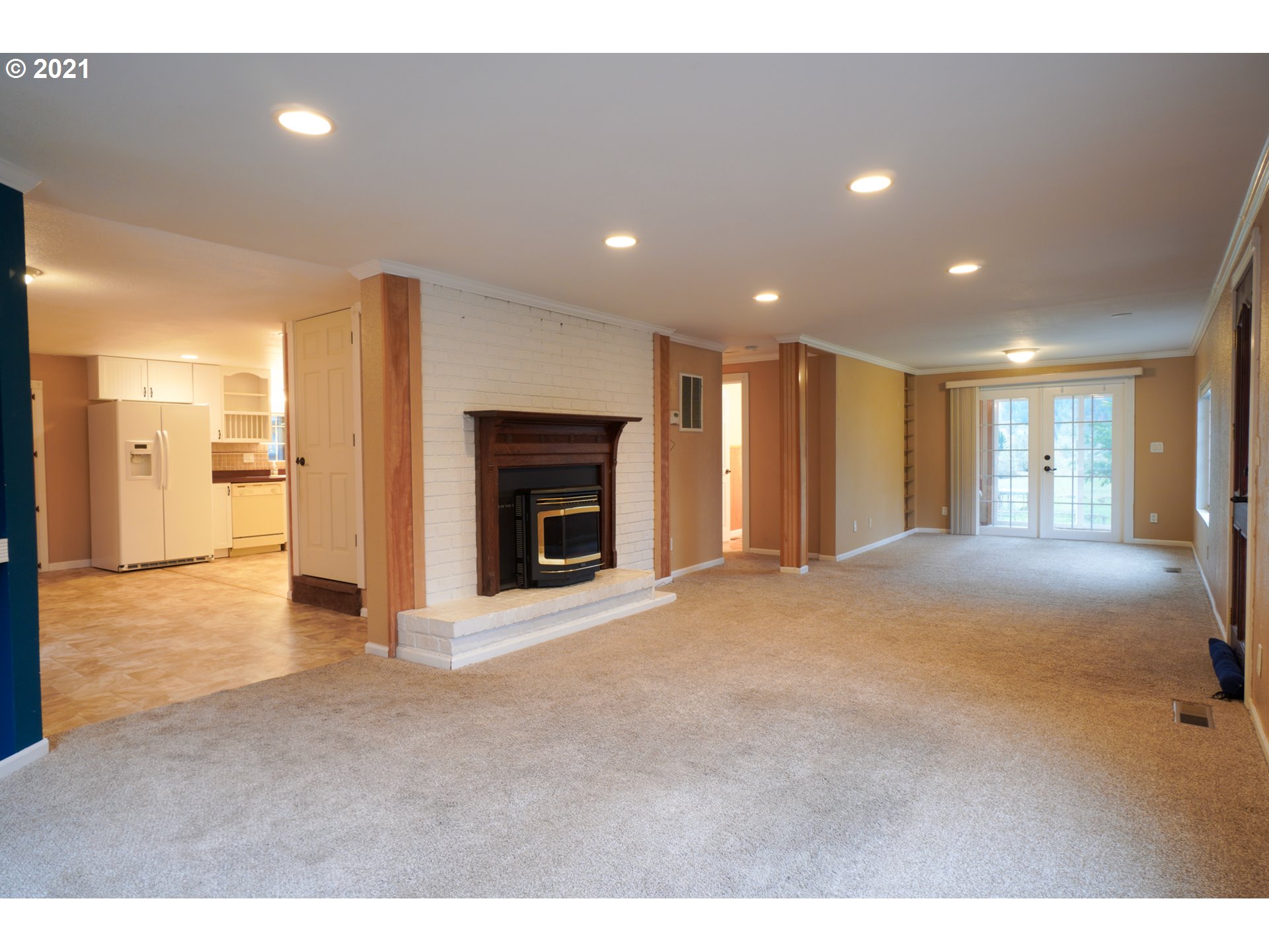 1579 South Side Road Sutherlin, OR 97479 - Photo 3 of 31 a view of an empty room and a fireplace