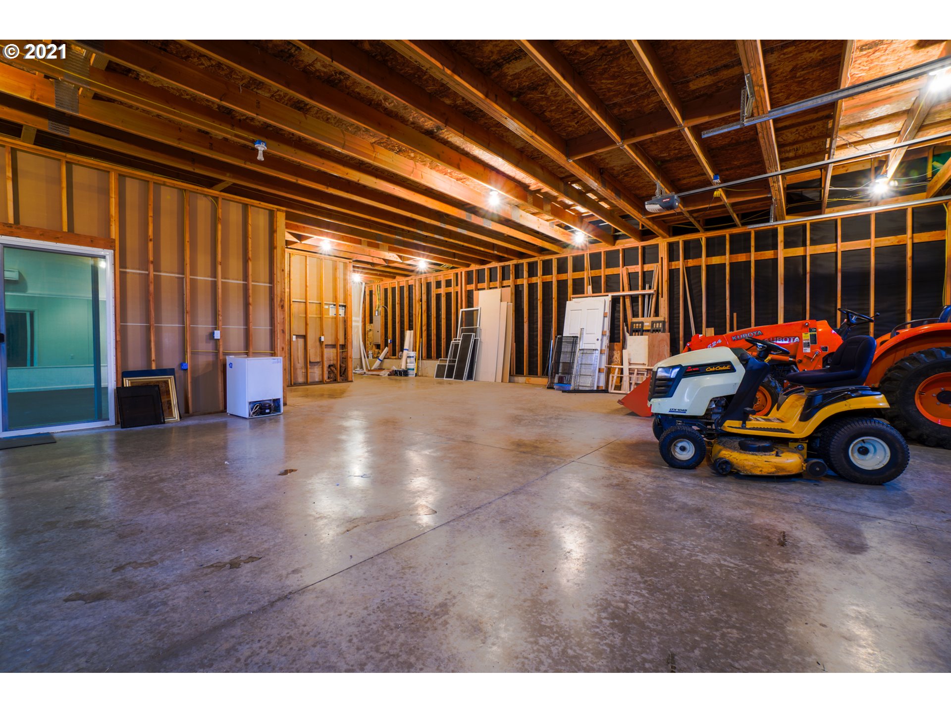 1579 South Side Road Sutherlin, OR 97479 - Photo 23 of 31 a view of car garage