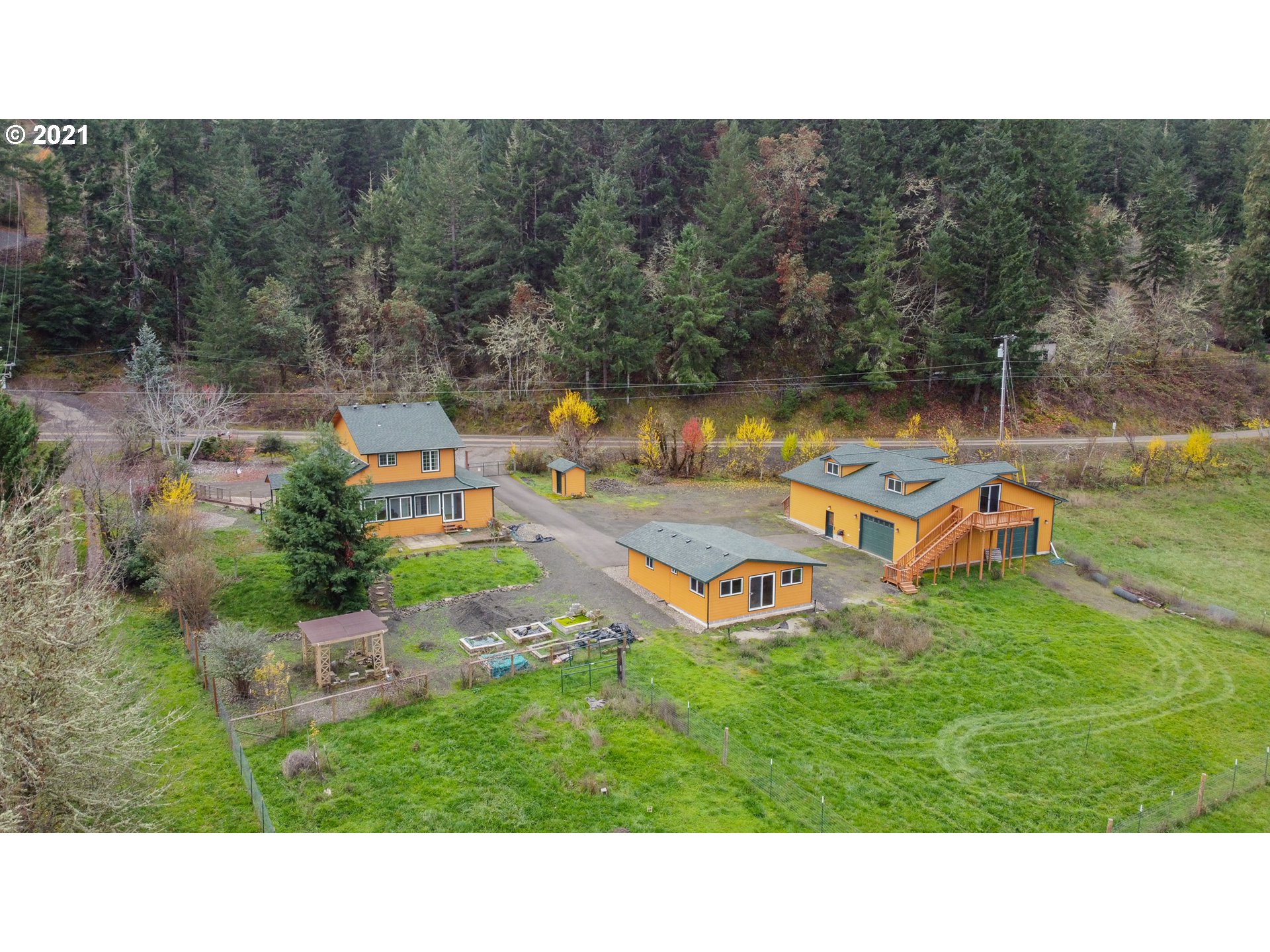 1579 South Side Road Sutherlin, OR 97479 - Photo 28 of 31 a aerial view of a house with swimming pool and a yard