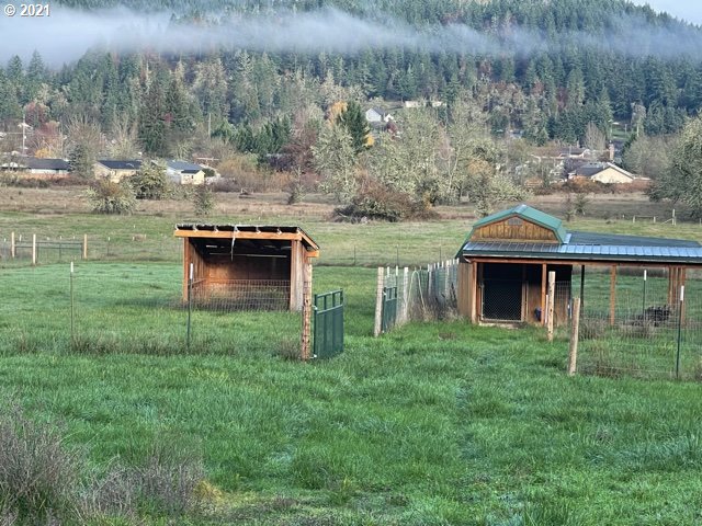 1579 South Side Road Sutherlin, OR 97479 - Photo 31 of 31 a backyard of a house with table and chairs