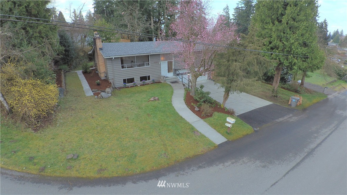 2801 Northeast 23rd Street Renton, WA 98056 - Photo 2 of 29