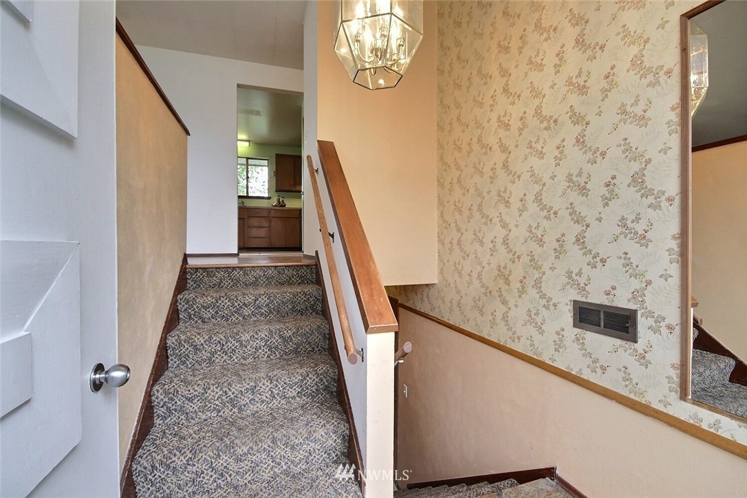 2801 Northeast 23rd Street Renton, WA 98056 - Photo 3 of 29