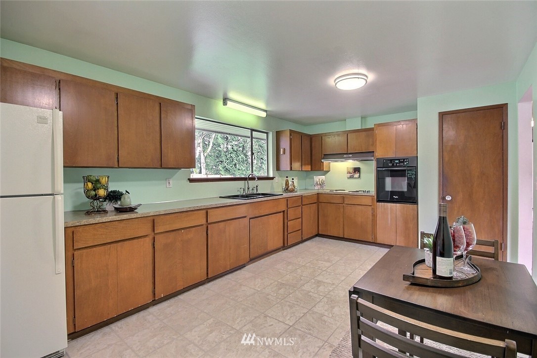 2801 Northeast 23rd Street Renton, WA 98056 - Photo 10 of 29