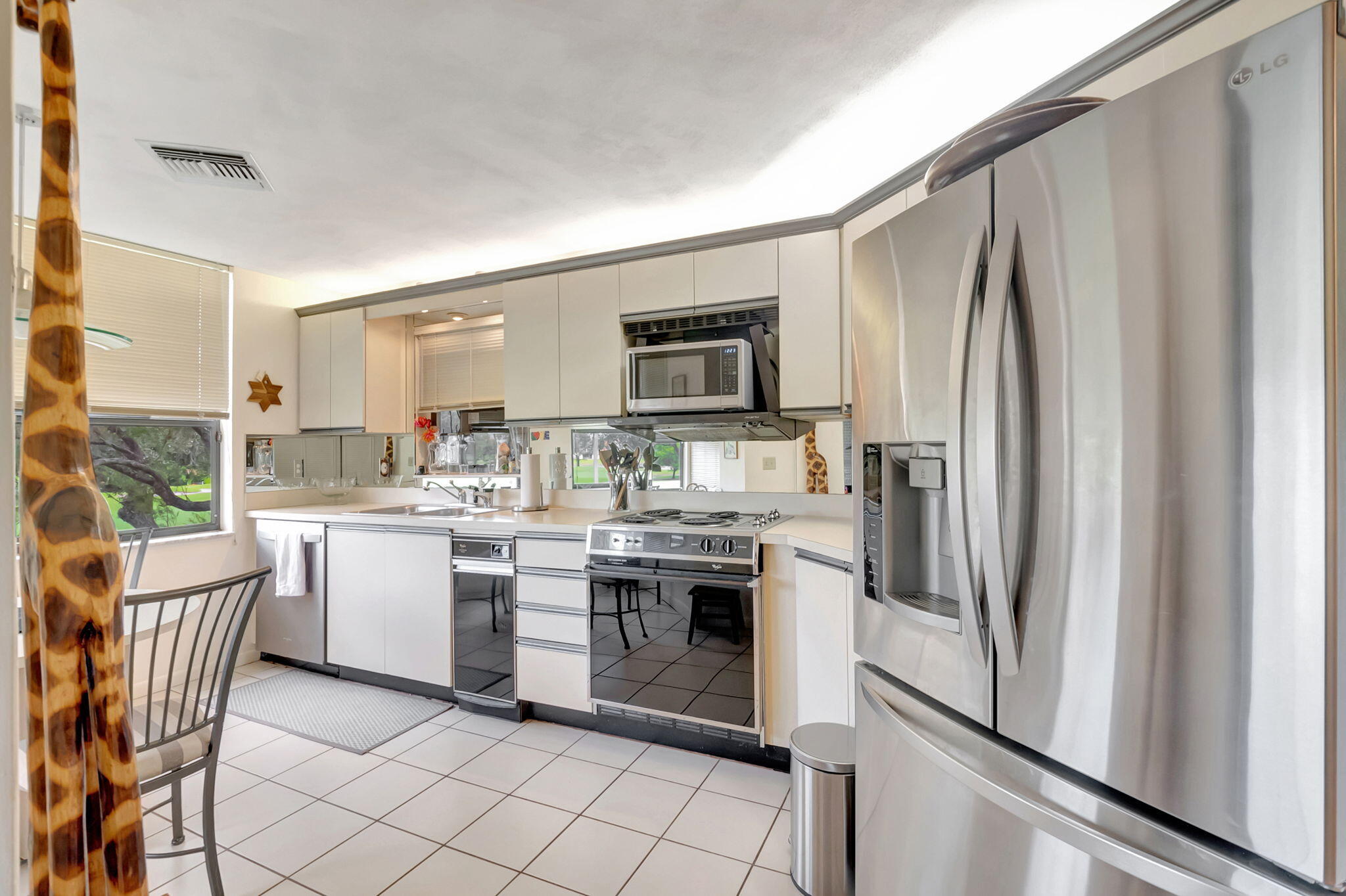 7460 La Paz Boulevard, Unit 206 Boca Raton, FL 33433 - Photo 12 of 37 Kitchen