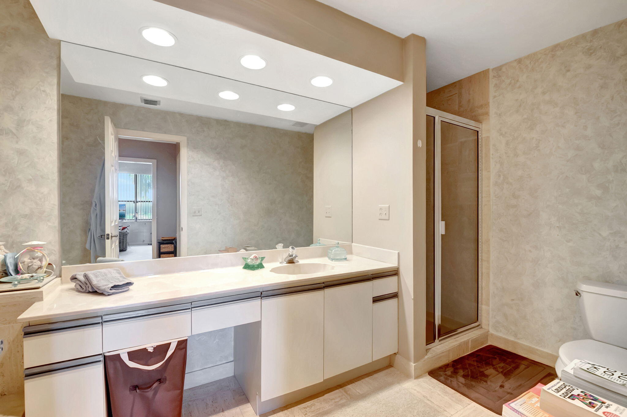 7460 La Paz Boulevard, Unit 206 Boca Raton, FL 33433 - Photo 19 of 37 Master bath