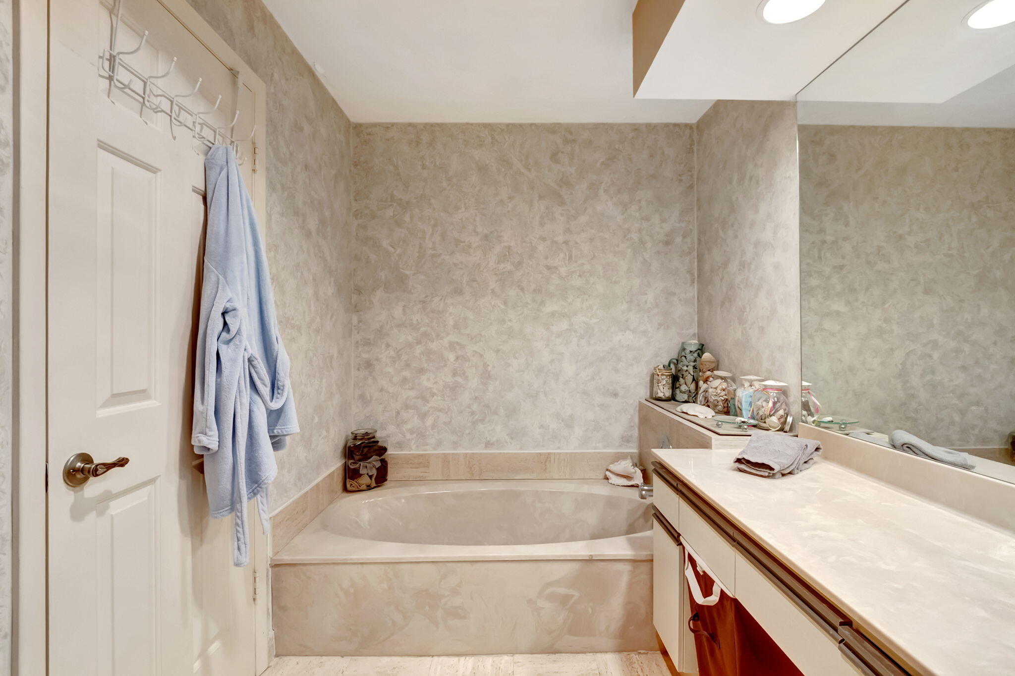 7460 La Paz Boulevard, Unit 206 Boca Raton, FL 33433 - Photo 20 of 37 Master bath