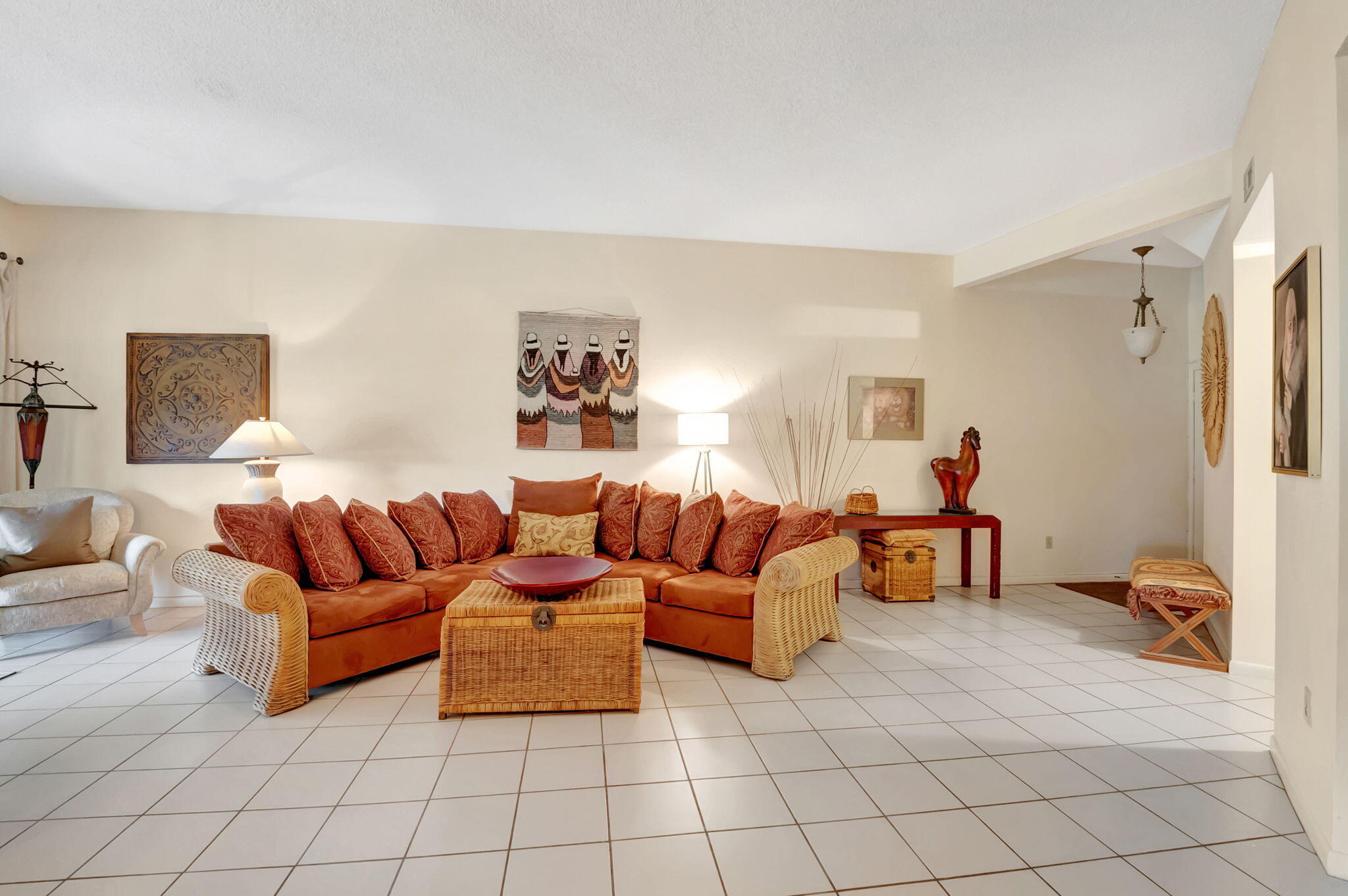 7460 La Paz Boulevard, Unit 206 Boca Raton, FL 33433 - Photo 7 of 37 Living area