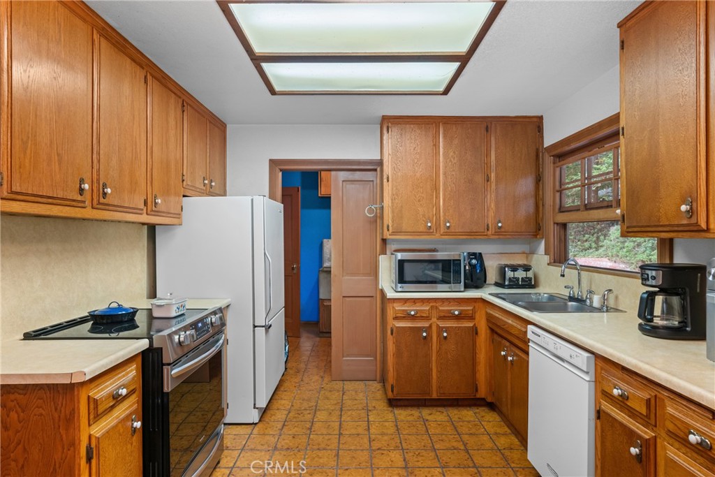 6650 Toro Creek Road Atascadero, CA 93422 - Photo 10 of 28 Kitchen