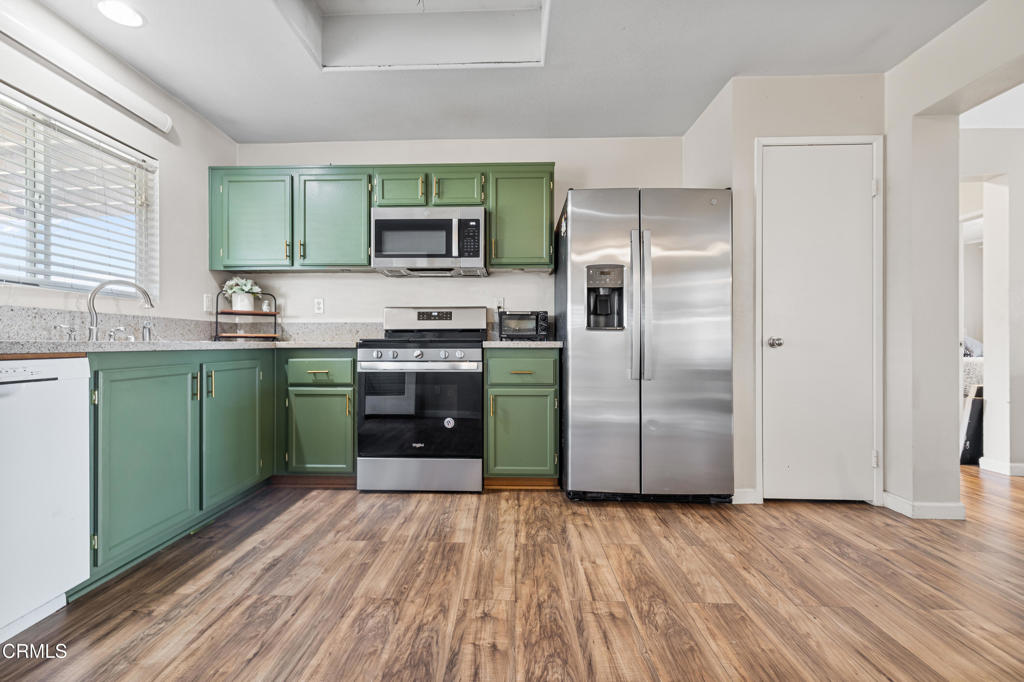 11959 Poppy Road Adelanto, CA 92301 - Photo 7 of 16 Kitchen