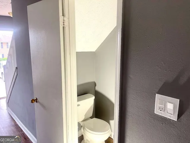 a bathroom with a toilet