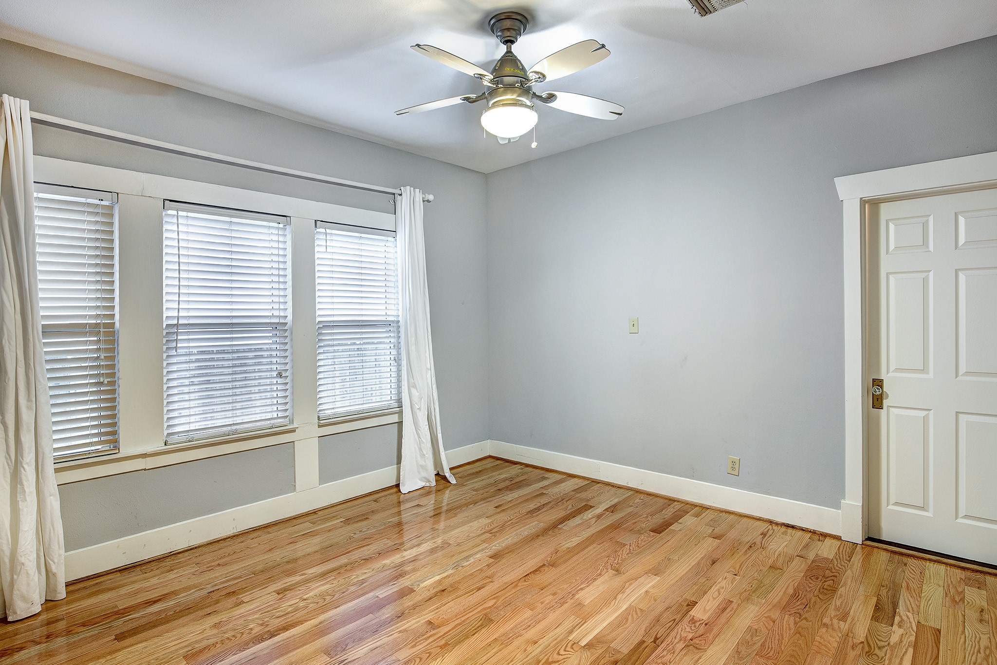 2219 Singleton Street Houston, TX 77008 - Photo 9 of 21 Primary bedroom is located on the back of the house and has great closet space plus hardwood floors, window treatments and privacy blinds. Door opens to the bathroom and walk-in closet. There is also a 2nd closet in the primary bedroom.
