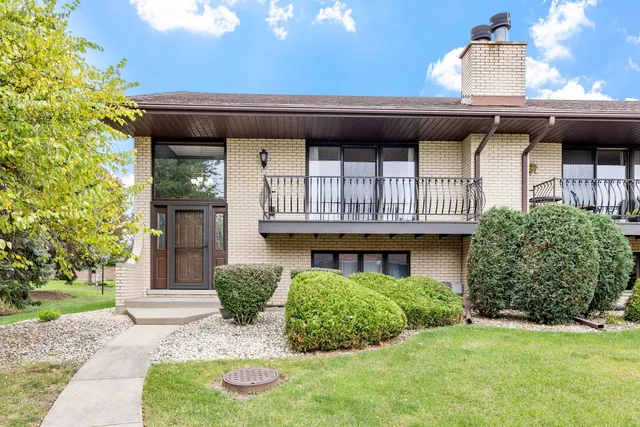 $335,000 | 15602 Violet Court, Unit 31, Orland Park, IL 60462
