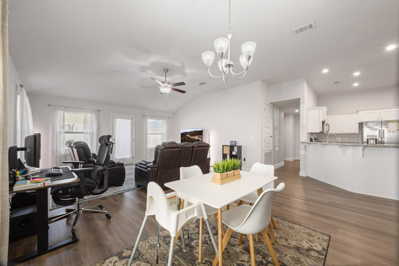 109 Ridgeway Circle Crestview, FL 32536 - Photo 11 of 40 Dining Area
