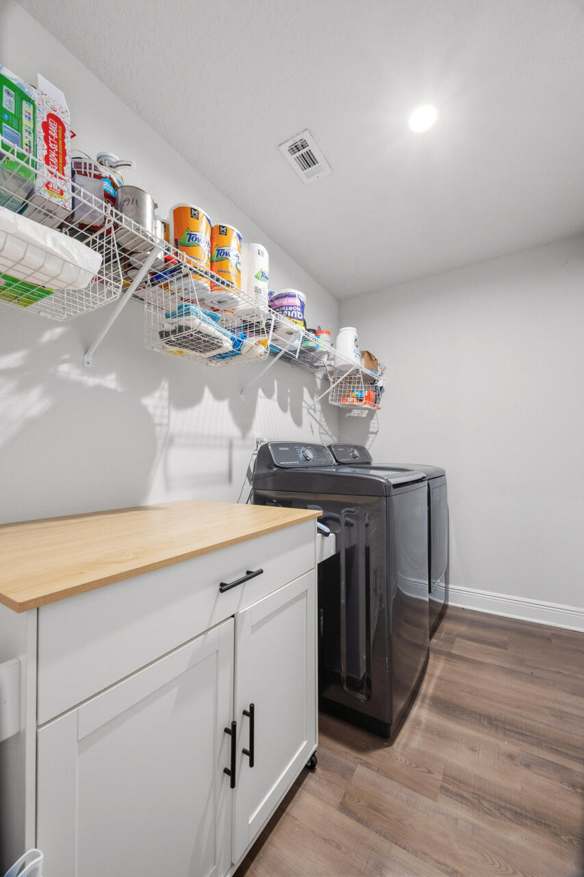 109 Ridgeway Circle Crestview, FL 32536 - Photo 16 of 40 Laundry Room