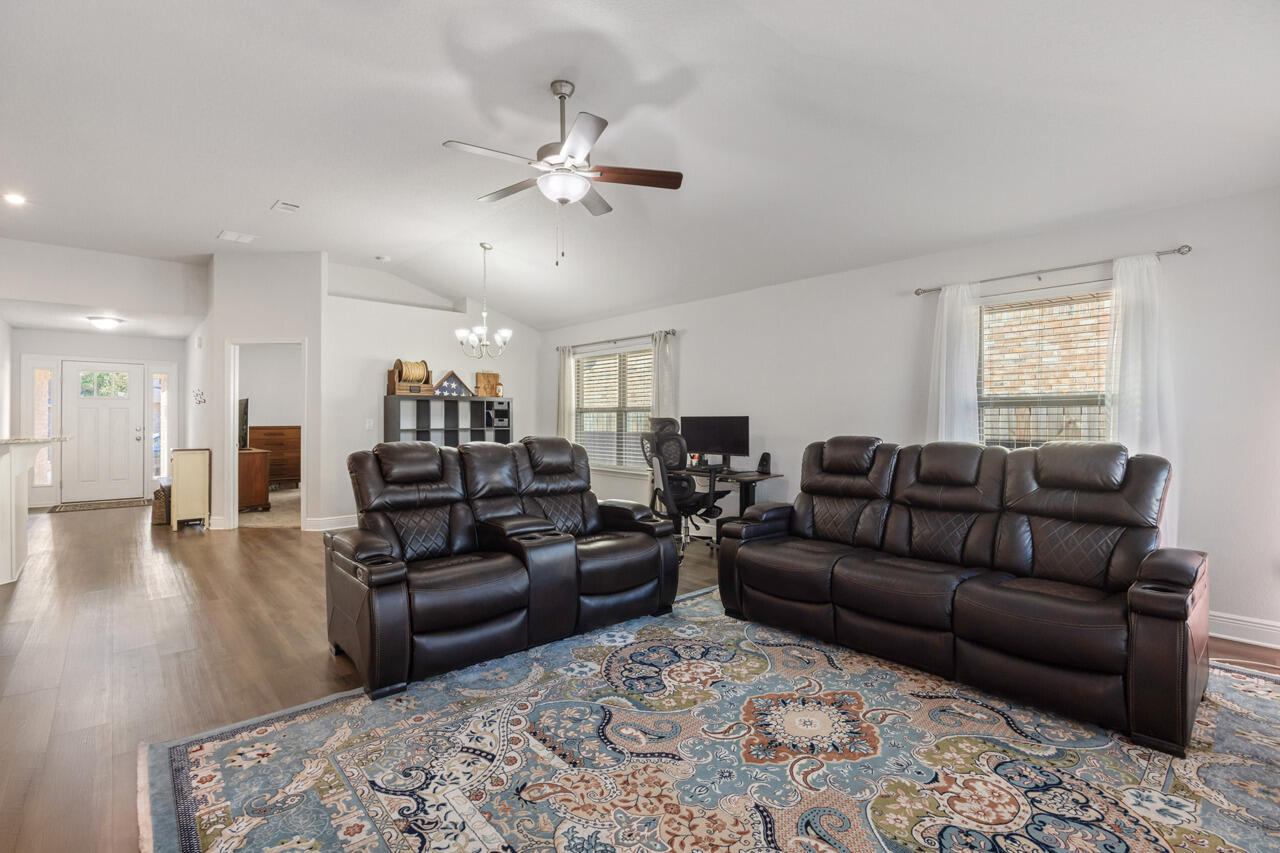 109 Ridgeway Circle Crestview, FL 32536 - Photo 5 of 40 Living Room