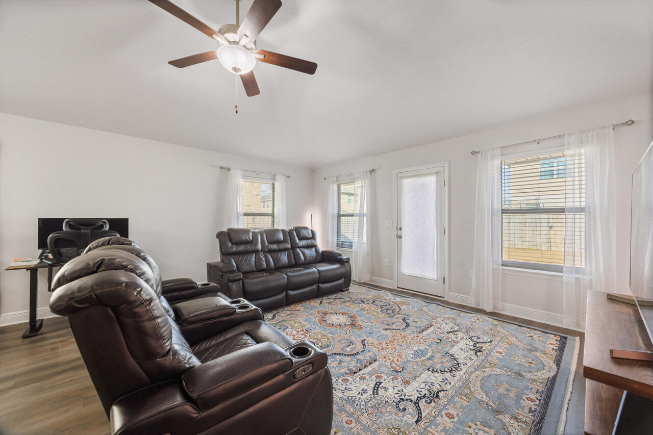109 Ridgeway Circle Crestview, FL 32536 - Photo 6 of 40 Living Room
