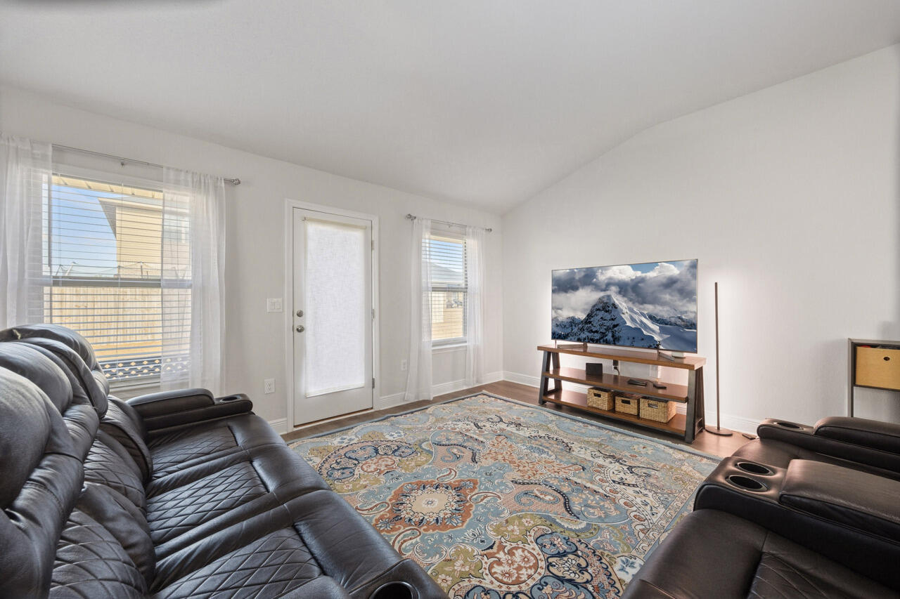 109 Ridgeway Circle Crestview, FL 32536 - Photo 9 of 40 Living Room