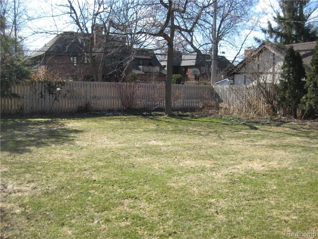 1047 Yorkshire Road Grosse Pointe, MI 48230 - Photo 19 of 20 IMG_1534.JPG