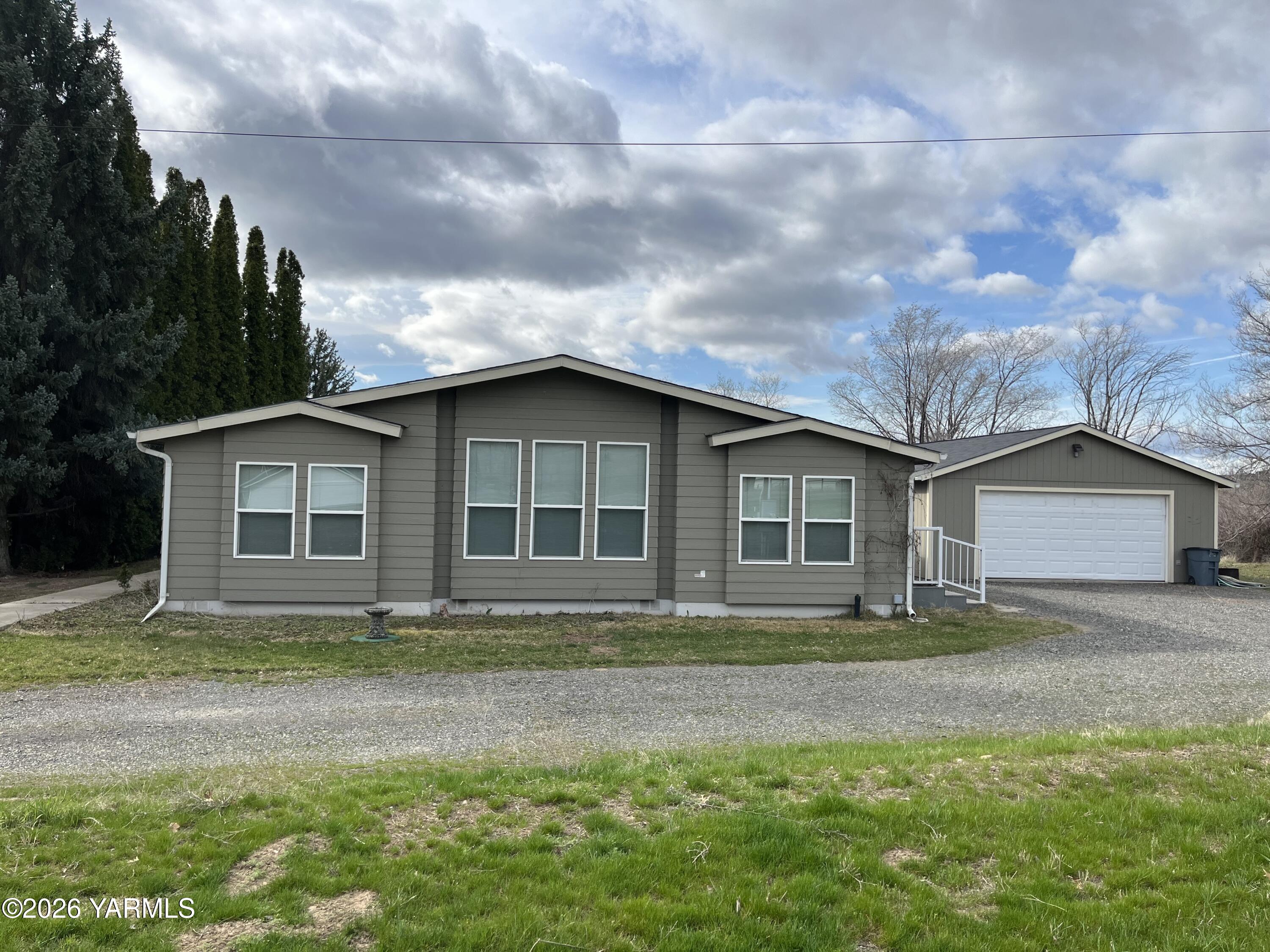 332 Parish Road Selah, WA 98942 - Photo 1 of 23 332 Parish Rd