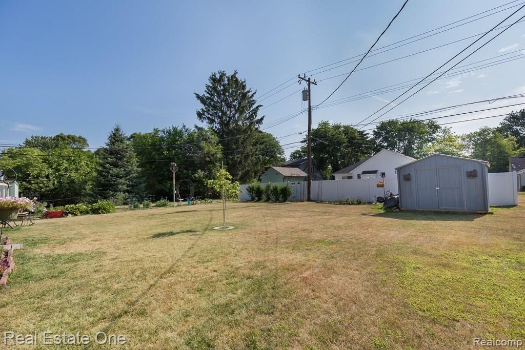 2565 Culbertson Avenue Rochester, MI 48307 - Photo 11 of 11 Culbertson MLS-W005.jpg