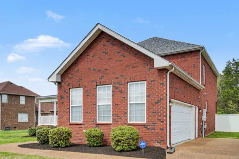 $690,000 | 107 Seven Springs Drive, Mount Juliet, TN 37122