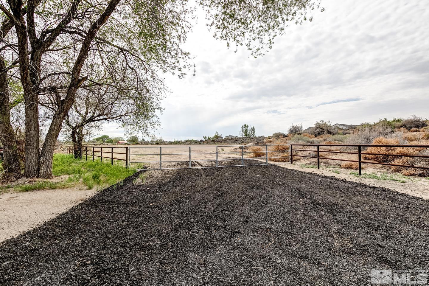 4047 Horseshoe Drive Fallon, NV 89406 - Photo 2 of 5 a view of outdoor space and deck