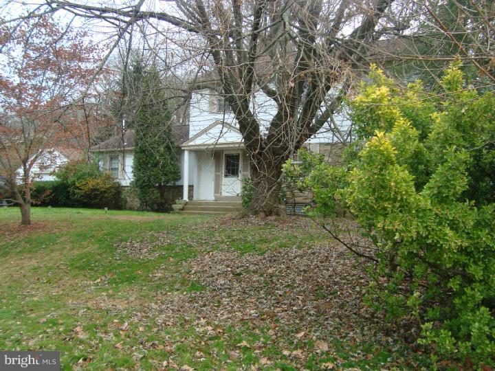 8330 Fenton Road Cheltenham, PA 19038 - Photo 4 of 11 Front Yard