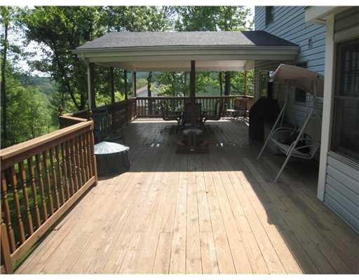 14 Doniport Road Economy, PA 15005 - Photo 16 of 18 Patio/Deck.