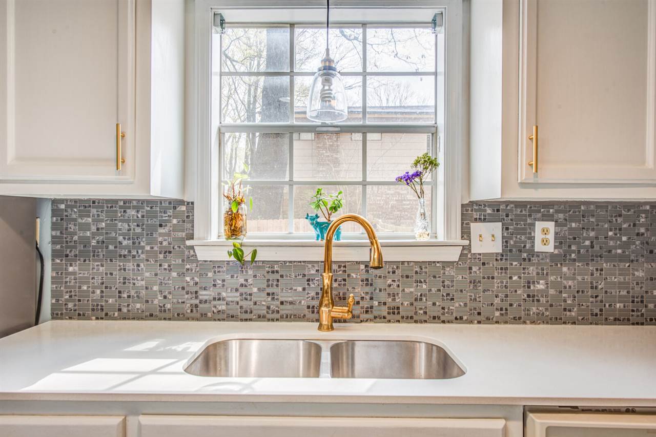 3156 Canyon Road Memphis, TN 38134 - Photo 11 of 25 Beautiful backsplash