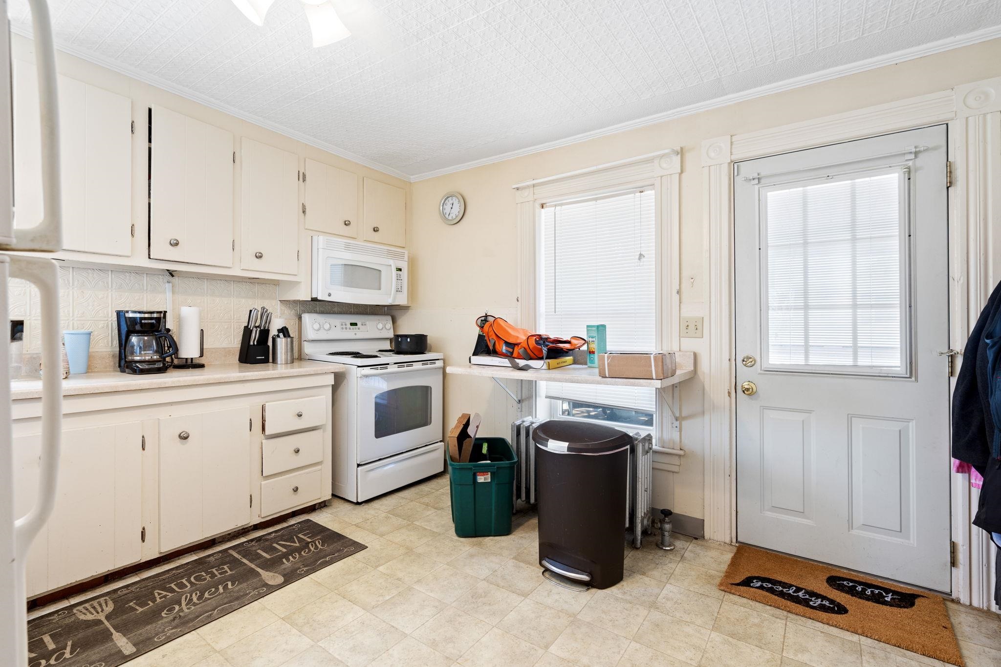 250 Tarrytown Road Manchester, NH 03103 - Photo 9 of 24