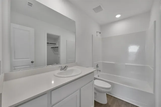 $1,800 | 21031 Longeni Drive, New Caney, TX 77357