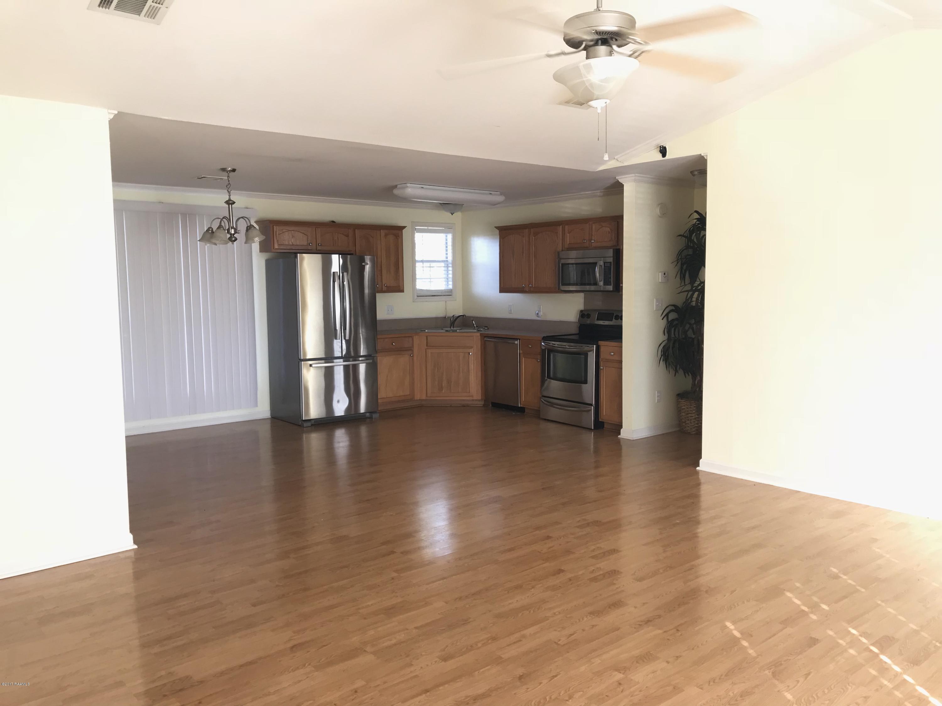 204 Rue Basin Carencro, LA 70520 - Photo 6 of 16 IMG_0743